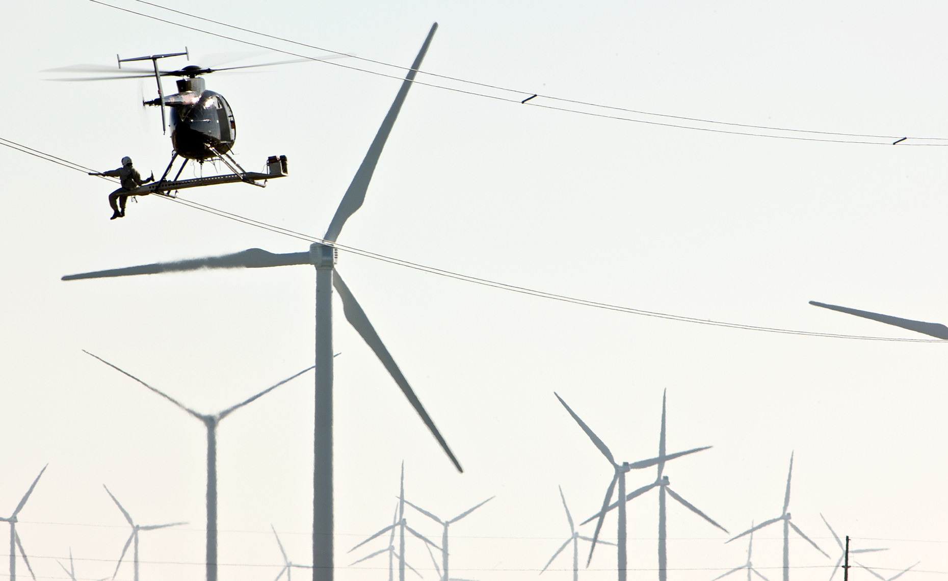 Powerlines_Windfarm_Helicopter